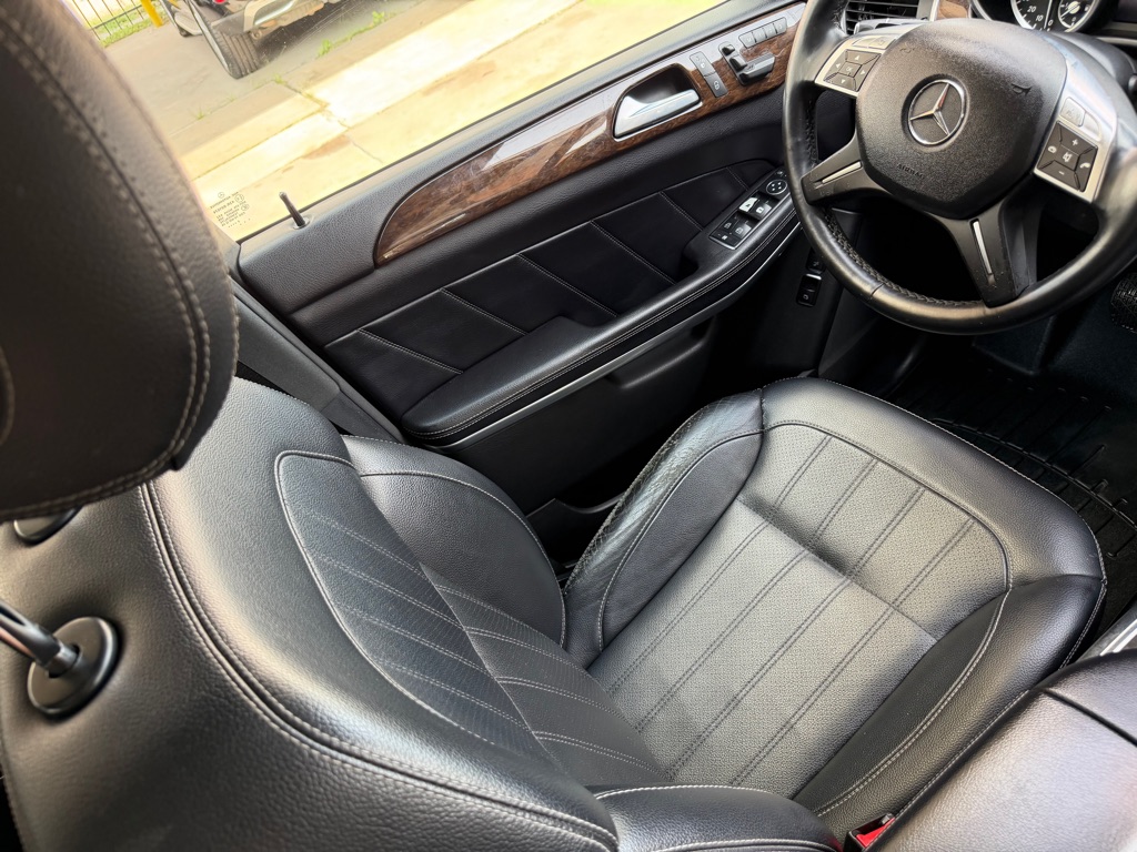 Photo 18 of this MERCEDES-BENZ GL