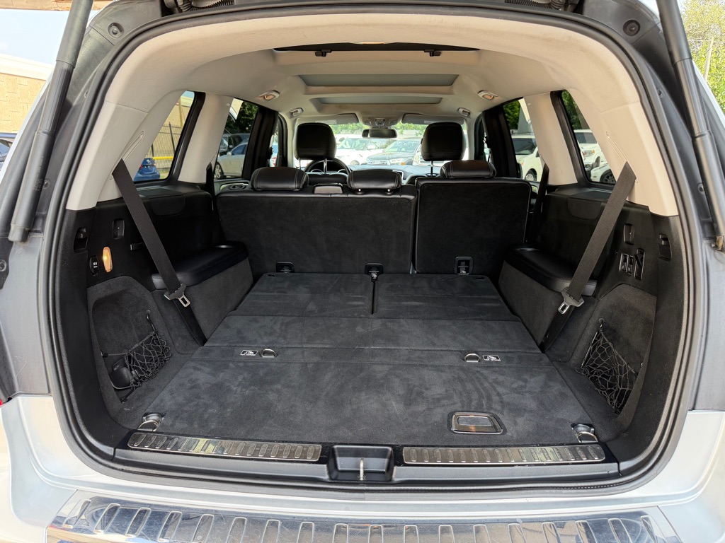 Photo 20 of this MERCEDES-BENZ GL
