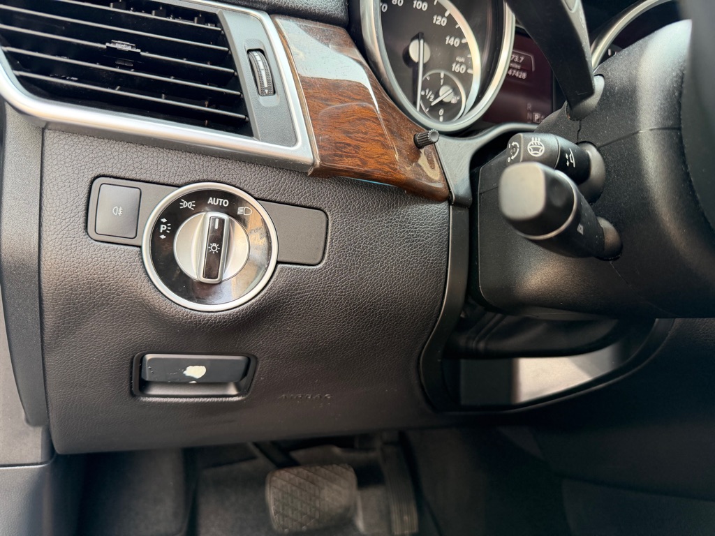 Photo 10 of this MERCEDES-BENZ GL