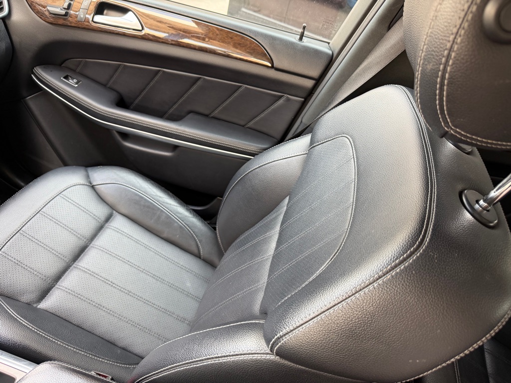 Photo 17 of this MERCEDES-BENZ GL