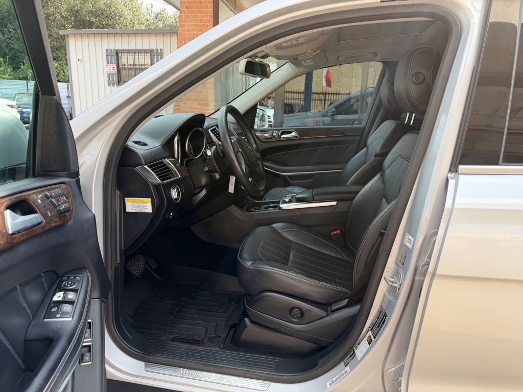 Photo 7 of this MERCEDES-BENZ GL
