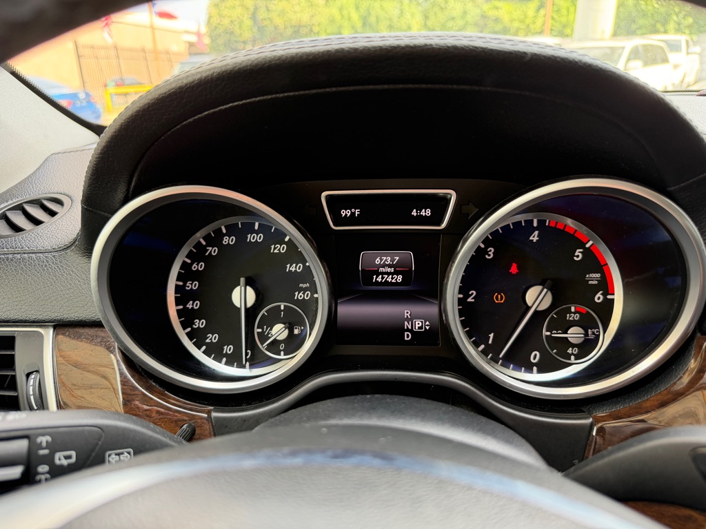 Photo 11 of this MERCEDES-BENZ GL