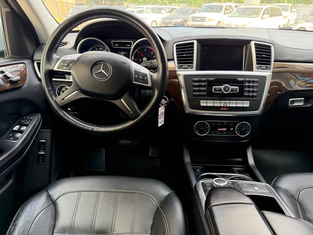 Photo 15 of this MERCEDES-BENZ GL