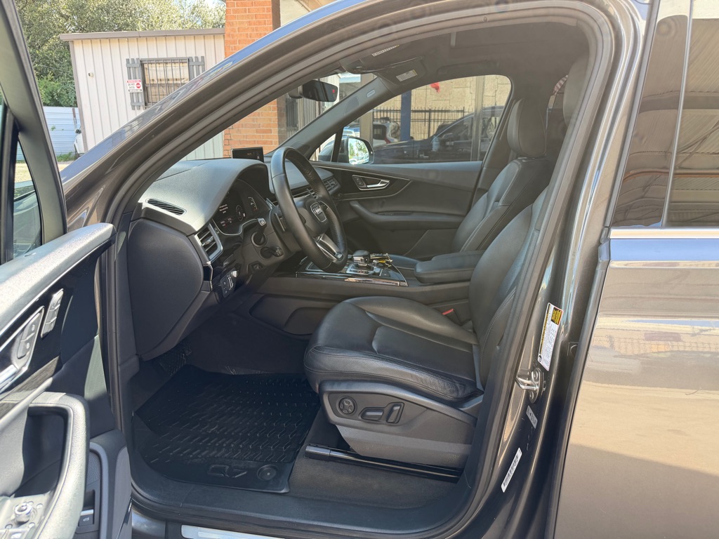 Photo 6 of this AUDI Q7