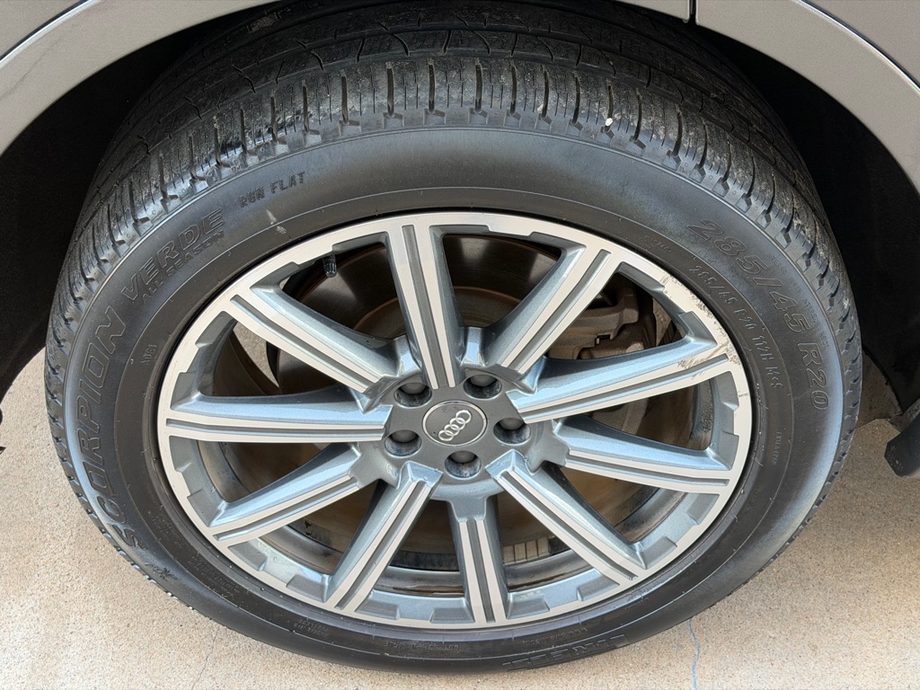 Photo 27 of this AUDI Q7