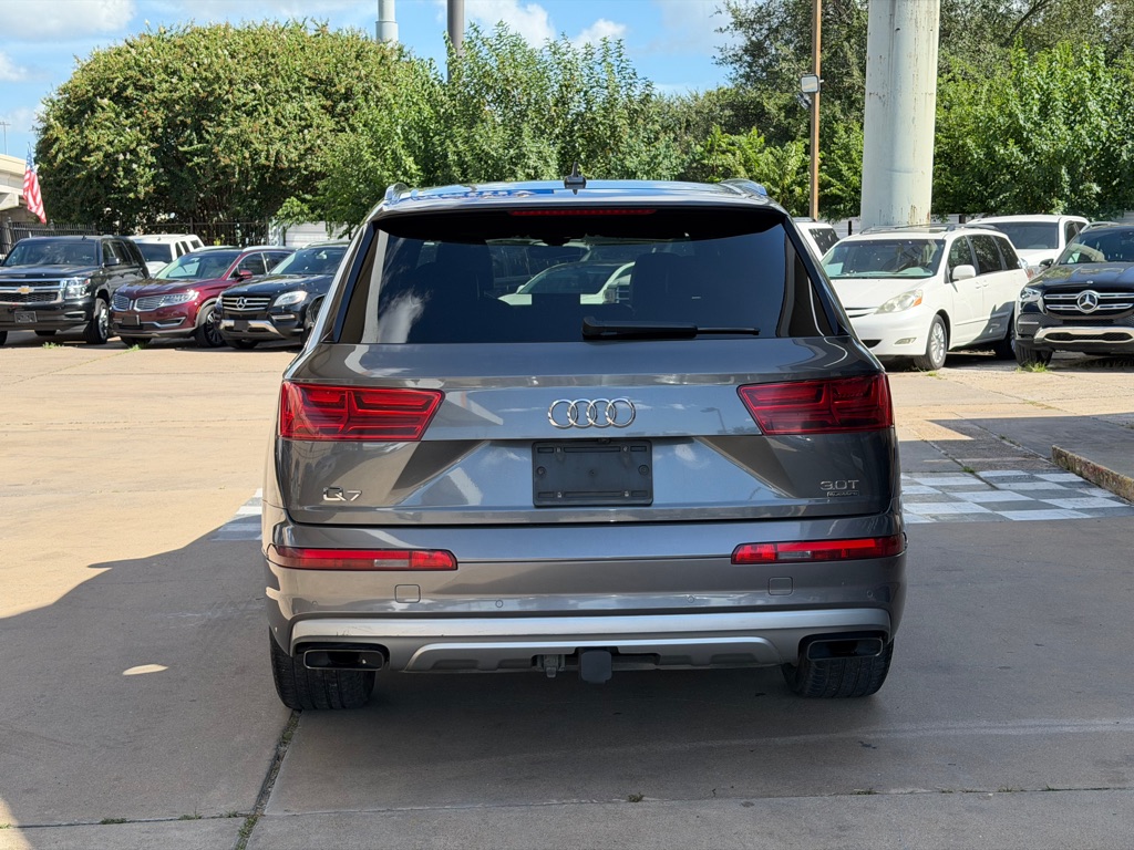 Photo 4 of this AUDI Q7