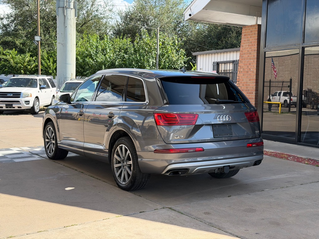Photo 3 of this AUDI Q7
