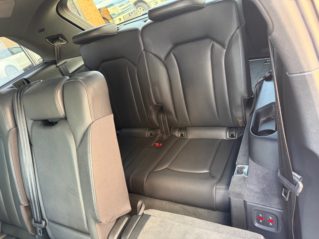Photo 26 of this AUDI Q7