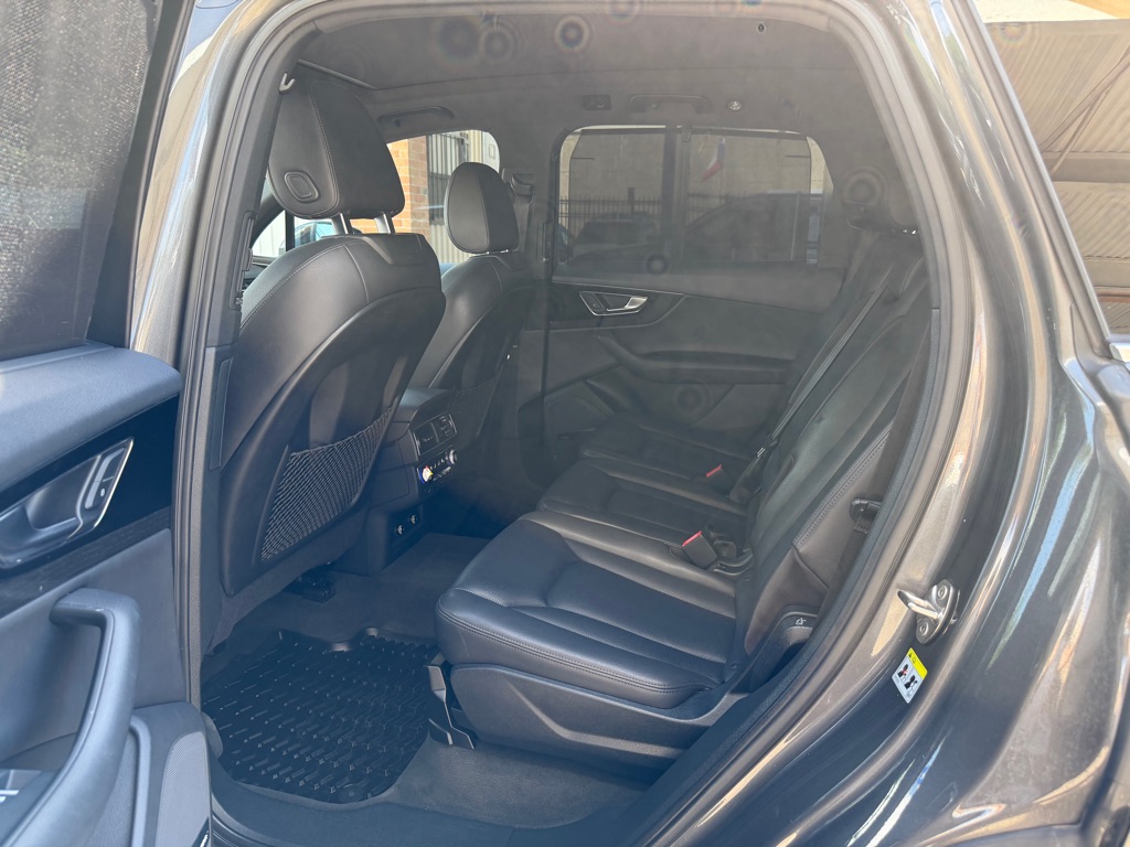 Photo 7 of this AUDI Q7