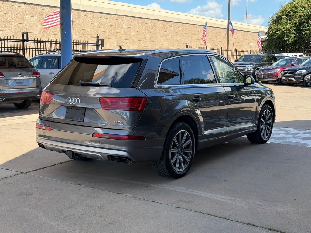 Photo 5 of this AUDI Q7