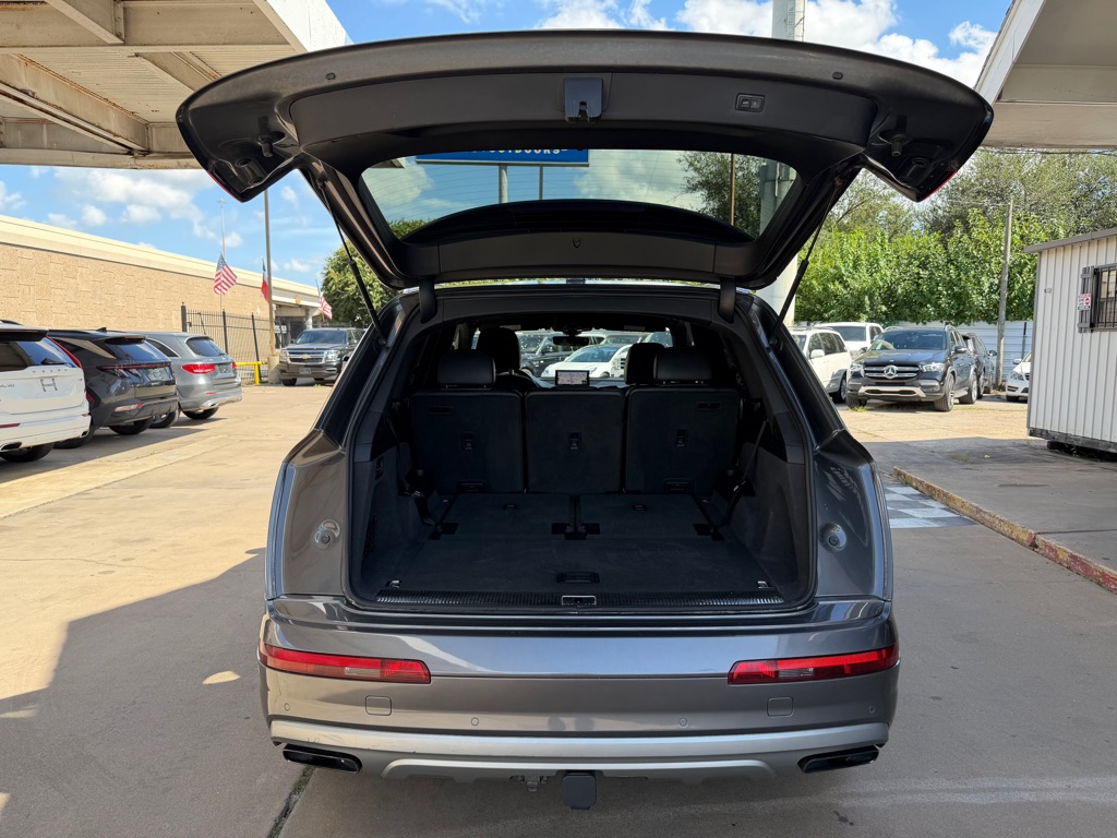 Photo 24 of this AUDI Q7