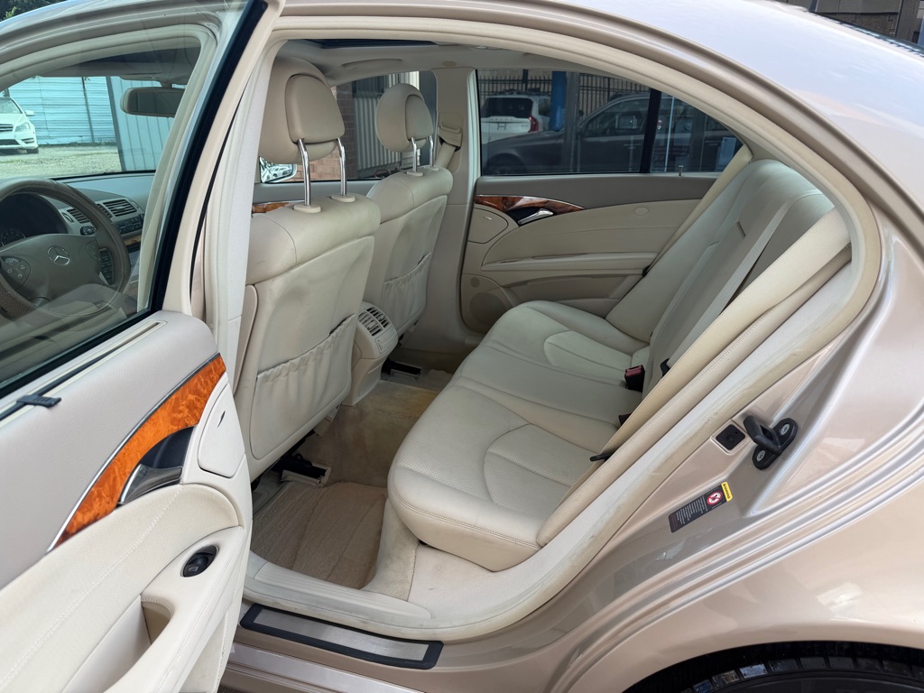 Photo 9 of this MERCEDES-BENZ E-CLASS