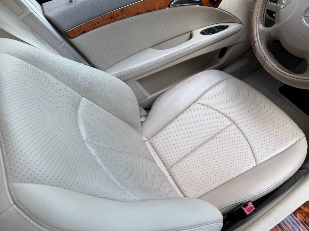 Photo 18 of this MERCEDES-BENZ E-CLASS