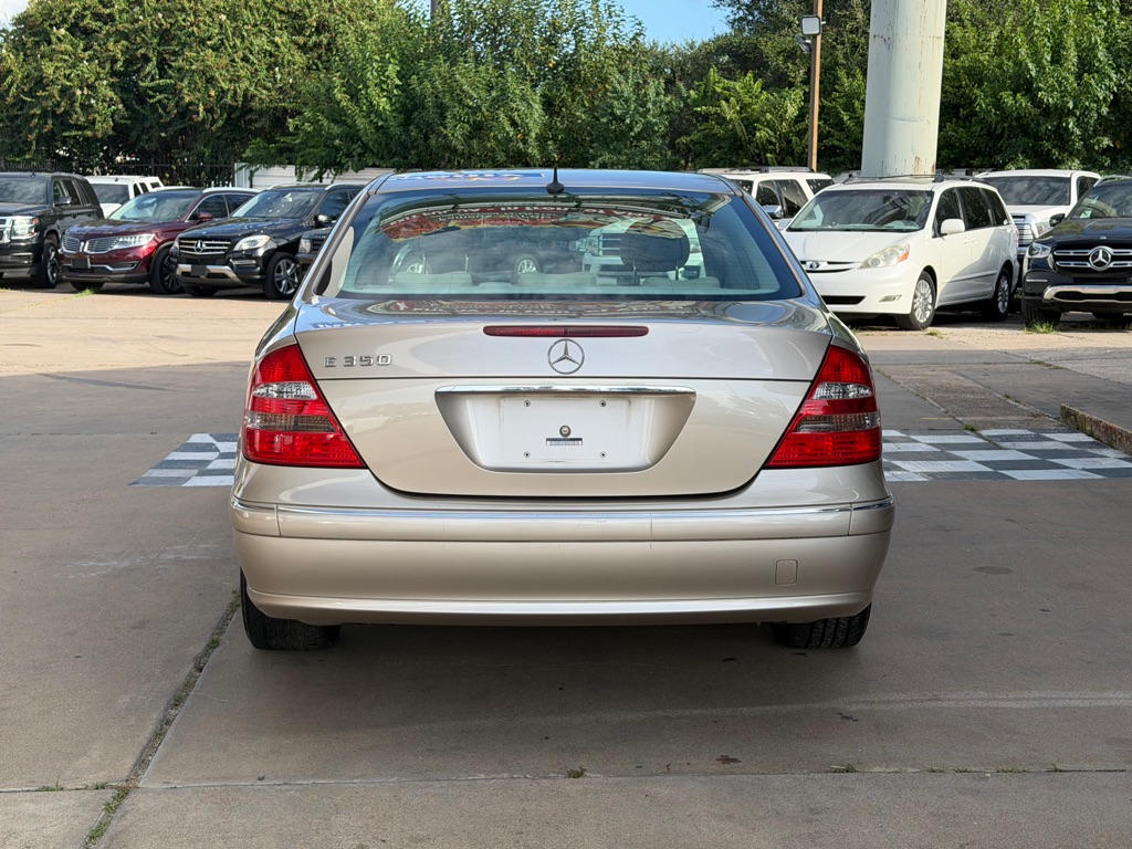 Photo 4 of this MERCEDES-BENZ E-CLASS