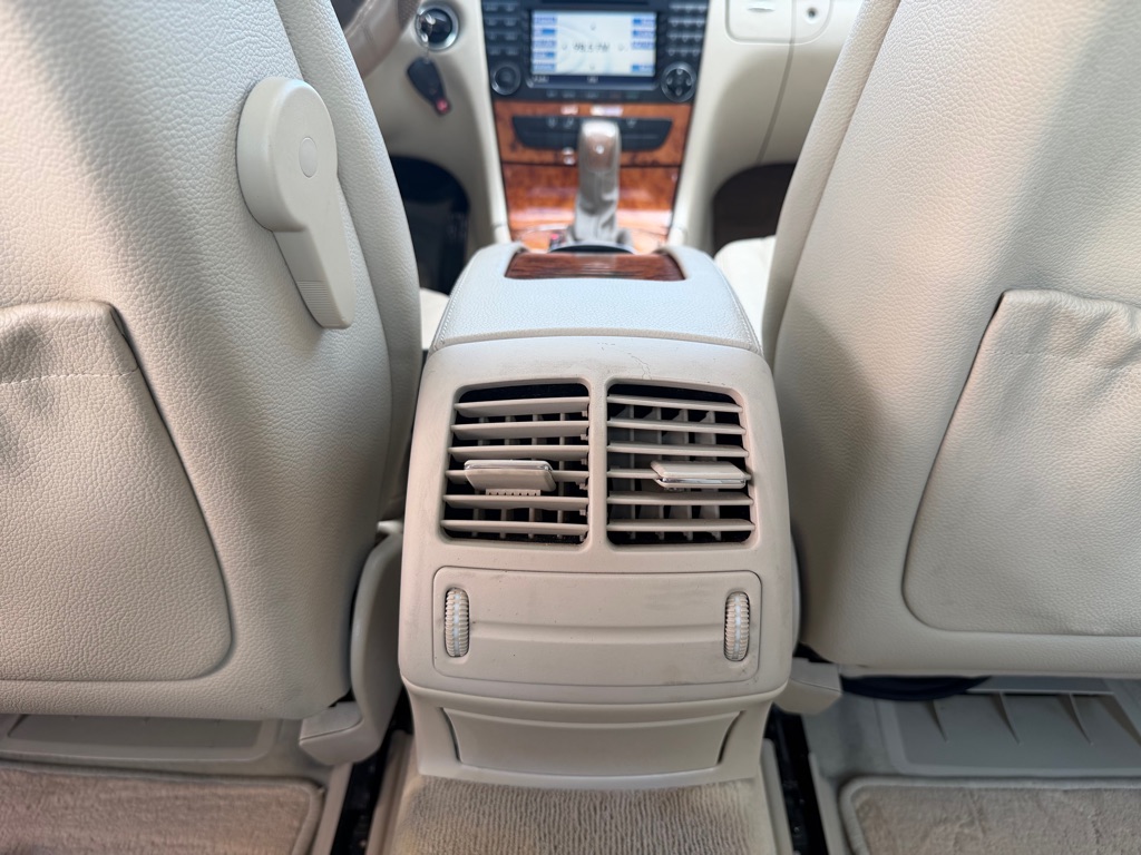 Photo 15 of this MERCEDES-BENZ E-CLASS