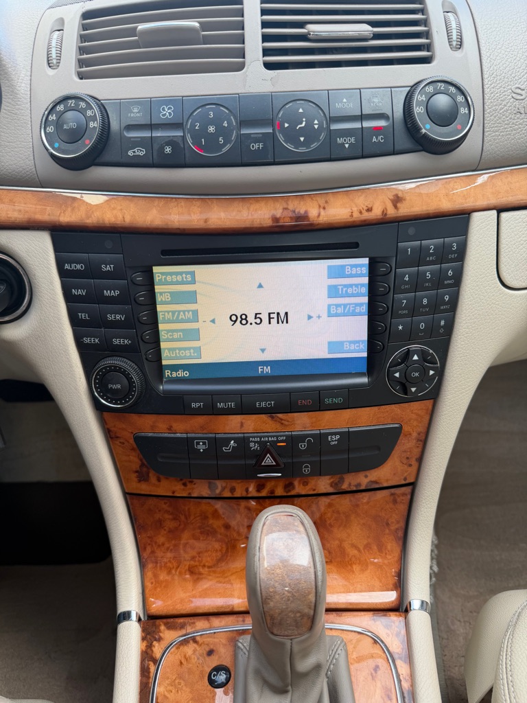 Photo 13 of this MERCEDES-BENZ E-CLASS