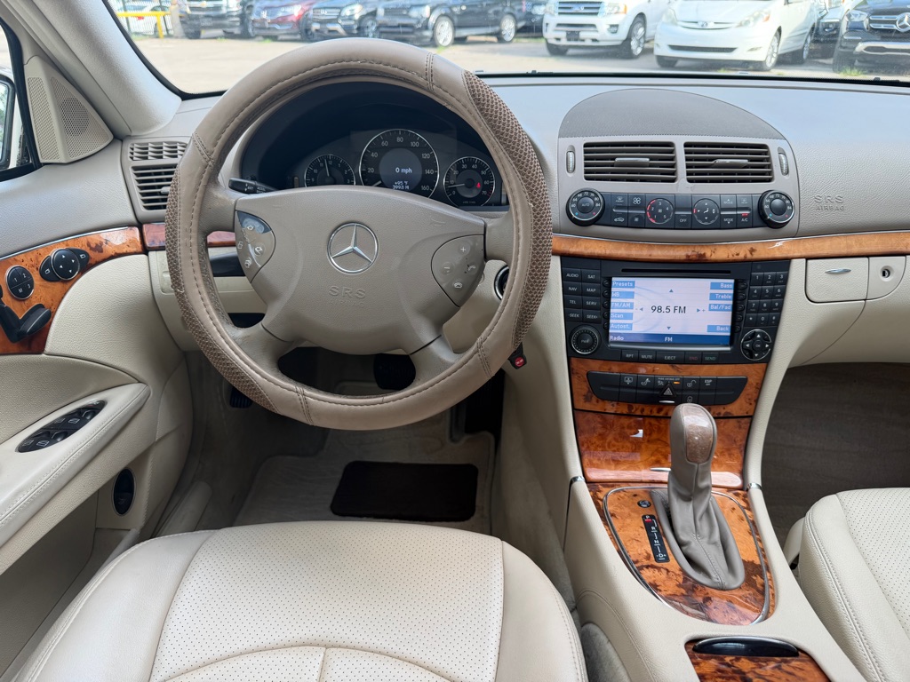 Photo 16 of this MERCEDES-BENZ E-CLASS