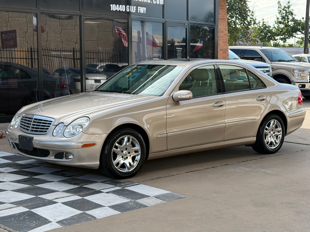 Photo 2 of this MERCEDES-BENZ E-CLASS