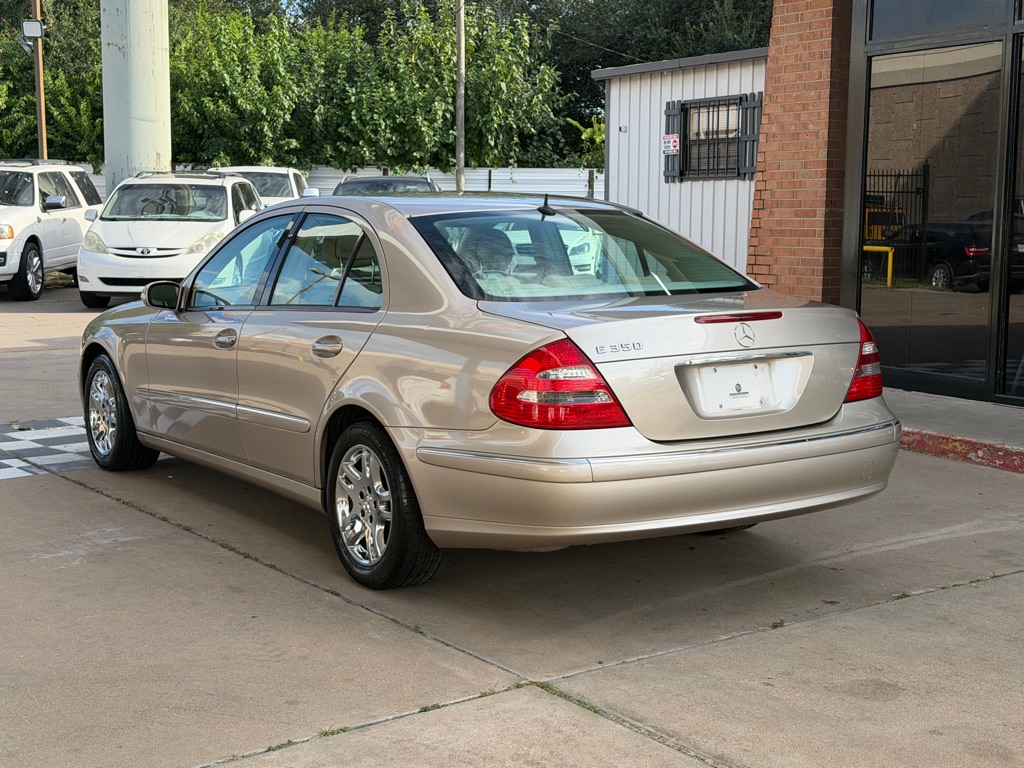 Photo 3 of this MERCEDES-BENZ E-CLASS