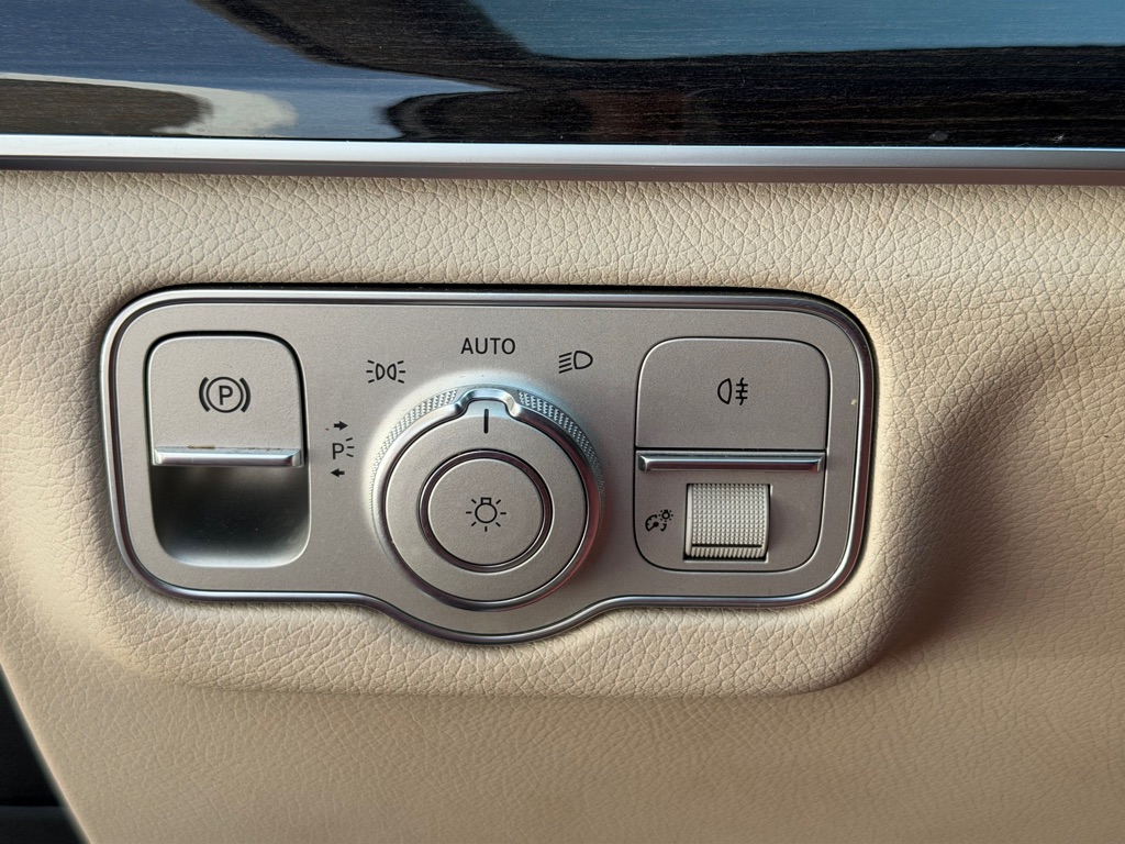 Photo 8 of this MERCEDES-BENZ GLE
