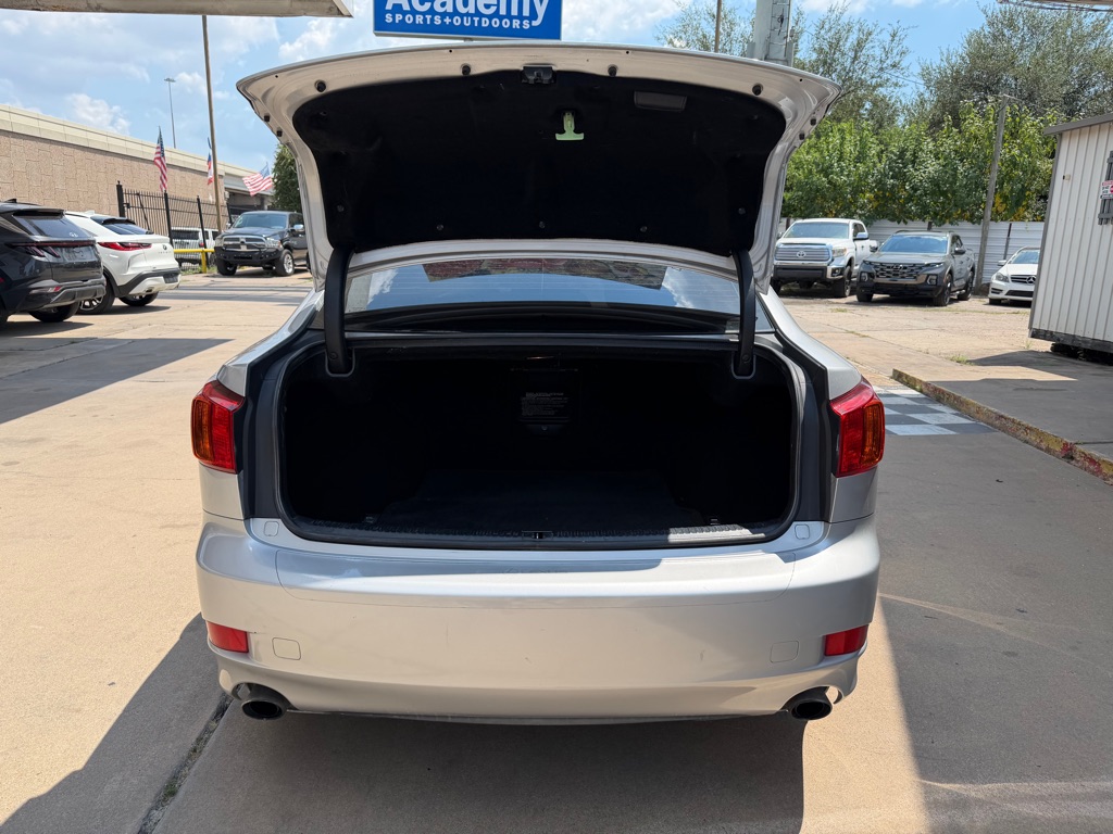 Photo 16 of this LEXUS IS