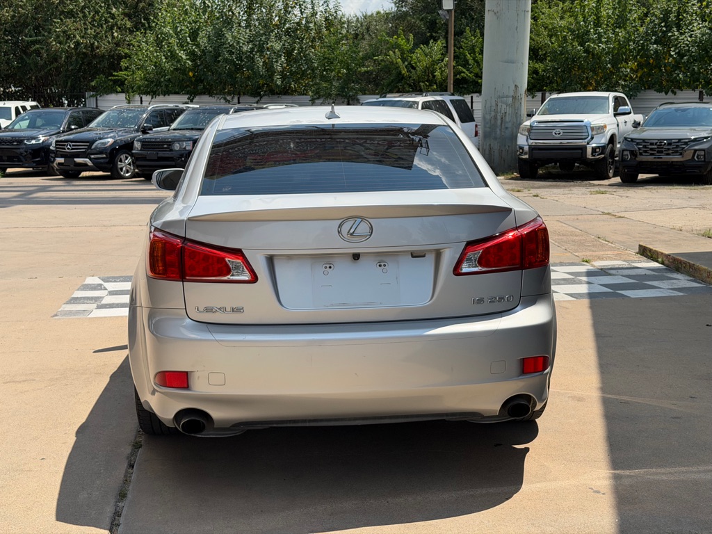 Photo 4 of this LEXUS IS