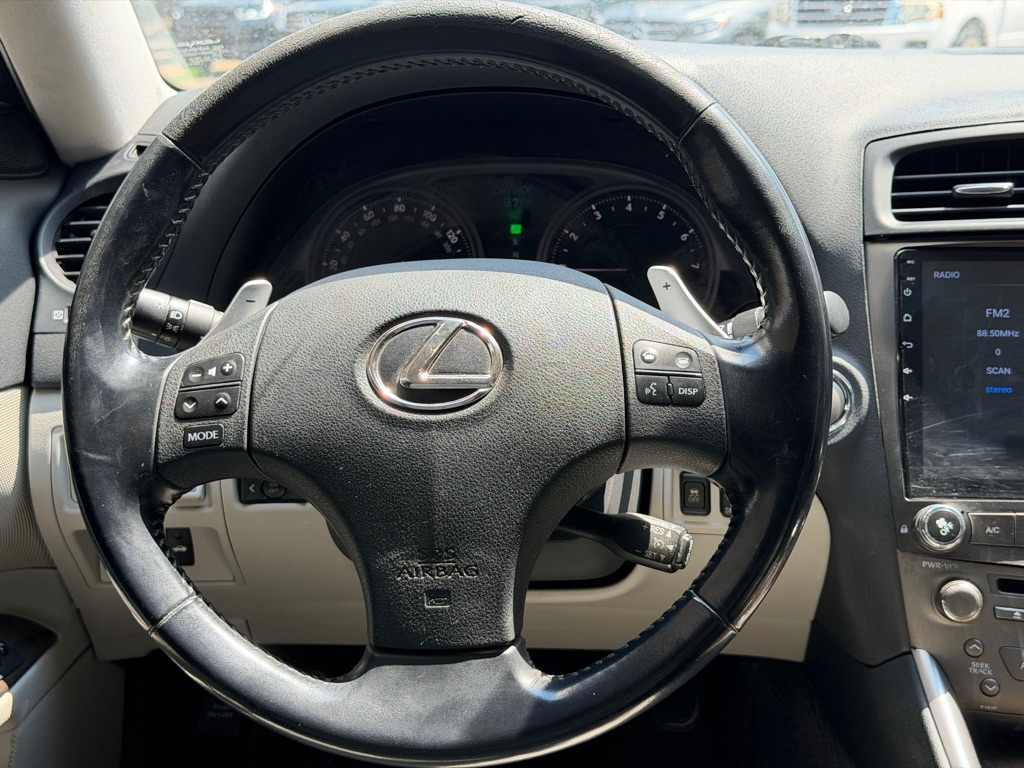 Photo 15 of this LEXUS IS