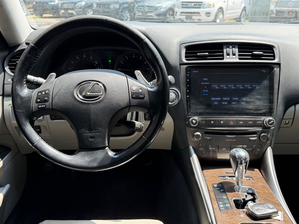 Photo 14 of this LEXUS IS