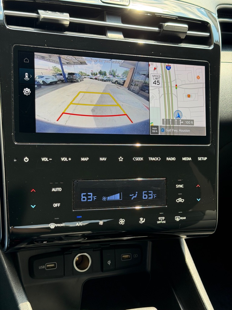 Photo 14 of this HYUNDAI SANTA CRUZ
