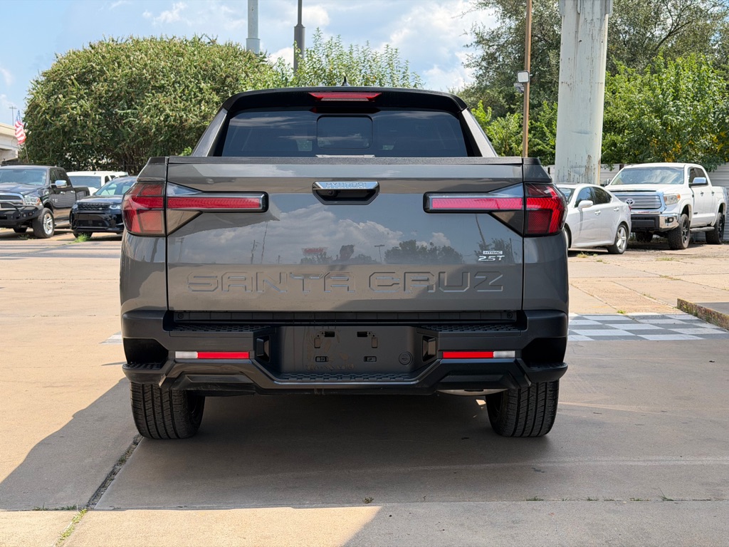 Photo 4 of this HYUNDAI SANTA CRUZ