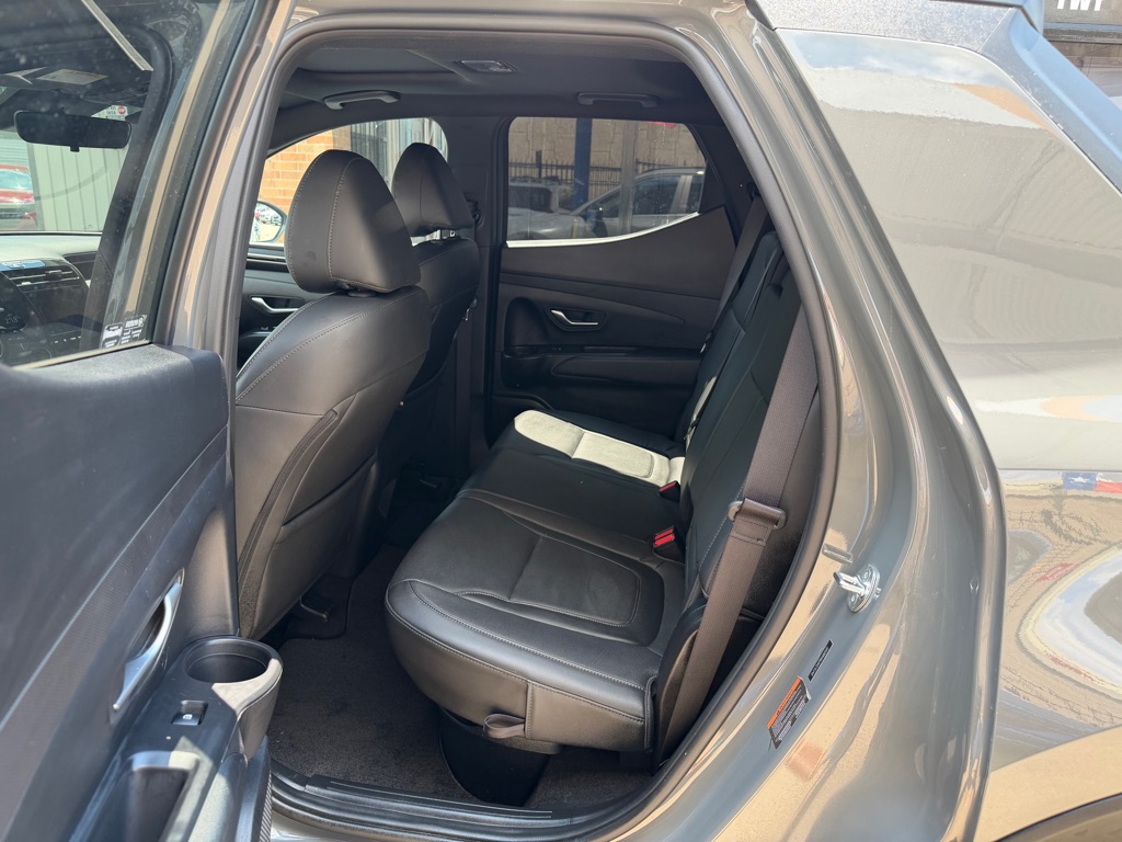 Photo 8 of this HYUNDAI SANTA CRUZ