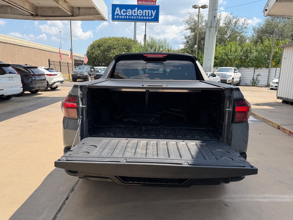 Photo 21 of this HYUNDAI SANTA CRUZ