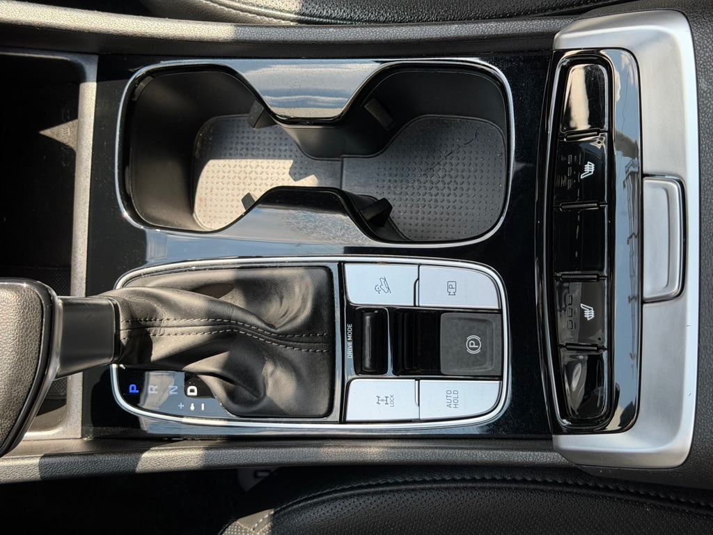 Photo 17 of this HYUNDAI SANTA CRUZ