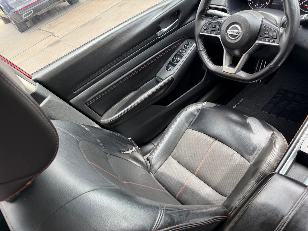 Photo 18 of this NISSAN ALTIMA
