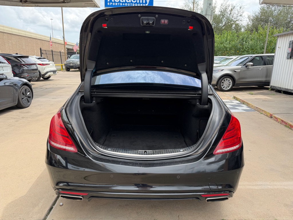 Photo 24 of this MERCEDES-BENZ S-CLASS