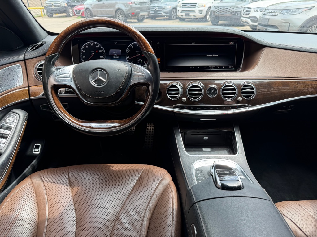 Photo 19 of this MERCEDES-BENZ S-CLASS