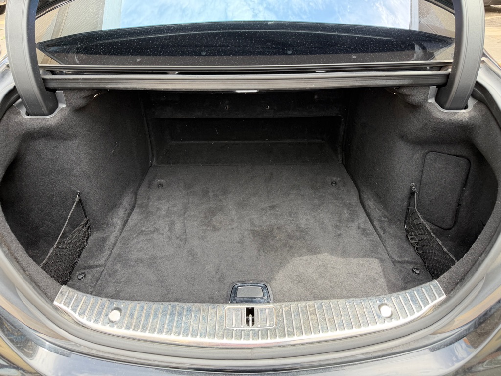 Photo 25 of this MERCEDES-BENZ S-CLASS
