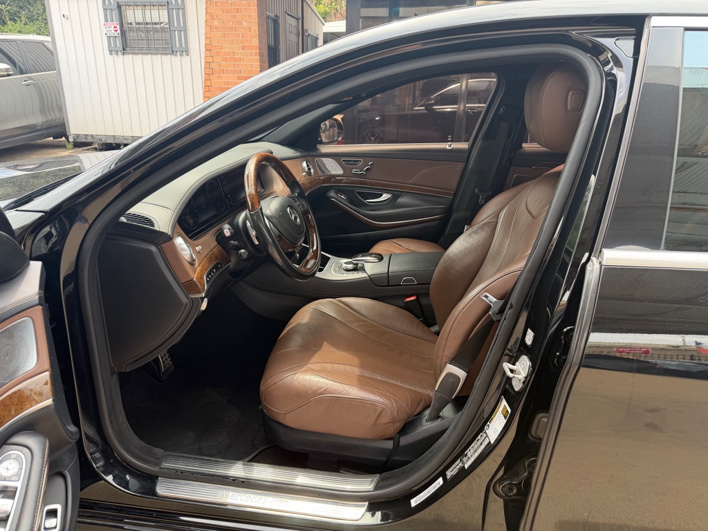 Photo 9 of this MERCEDES-BENZ S-CLASS