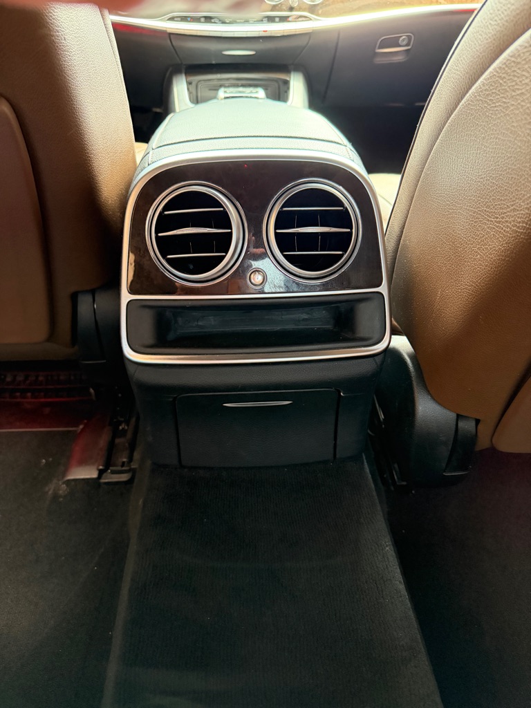 Photo 18 of this MERCEDES-BENZ S-CLASS