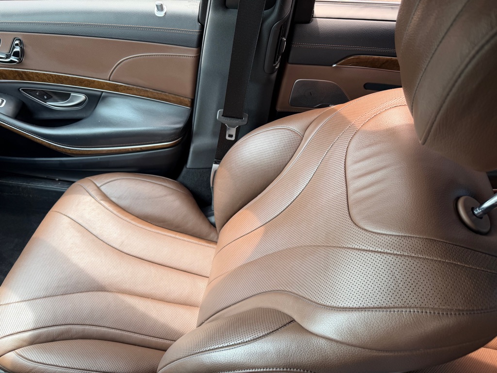 Photo 21 of this MERCEDES-BENZ S-CLASS