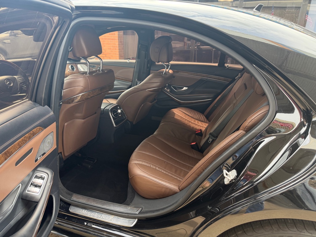 Photo 10 of this MERCEDES-BENZ S-CLASS