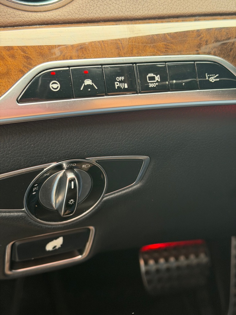 Photo 16 of this MERCEDES-BENZ S-CLASS