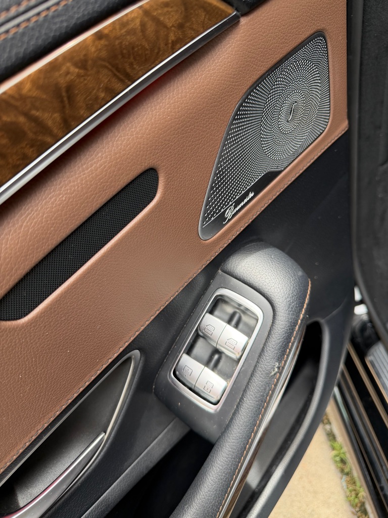 Photo 23 of this MERCEDES-BENZ S-CLASS