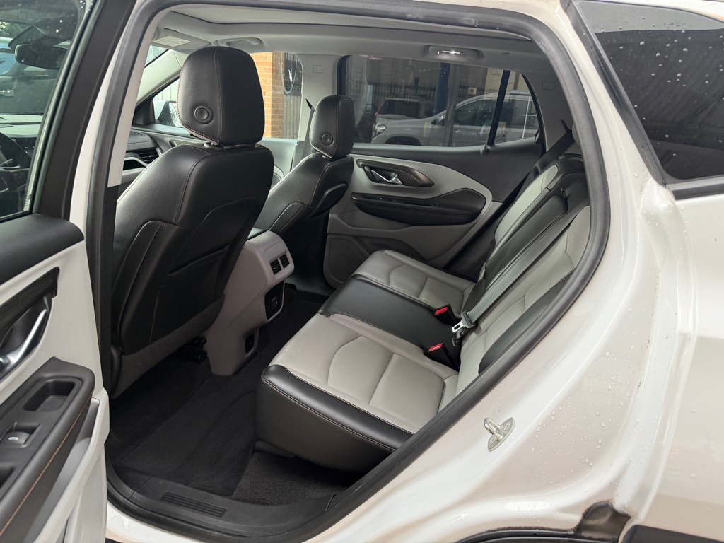 Photo 7 of this GMC TERRAIN