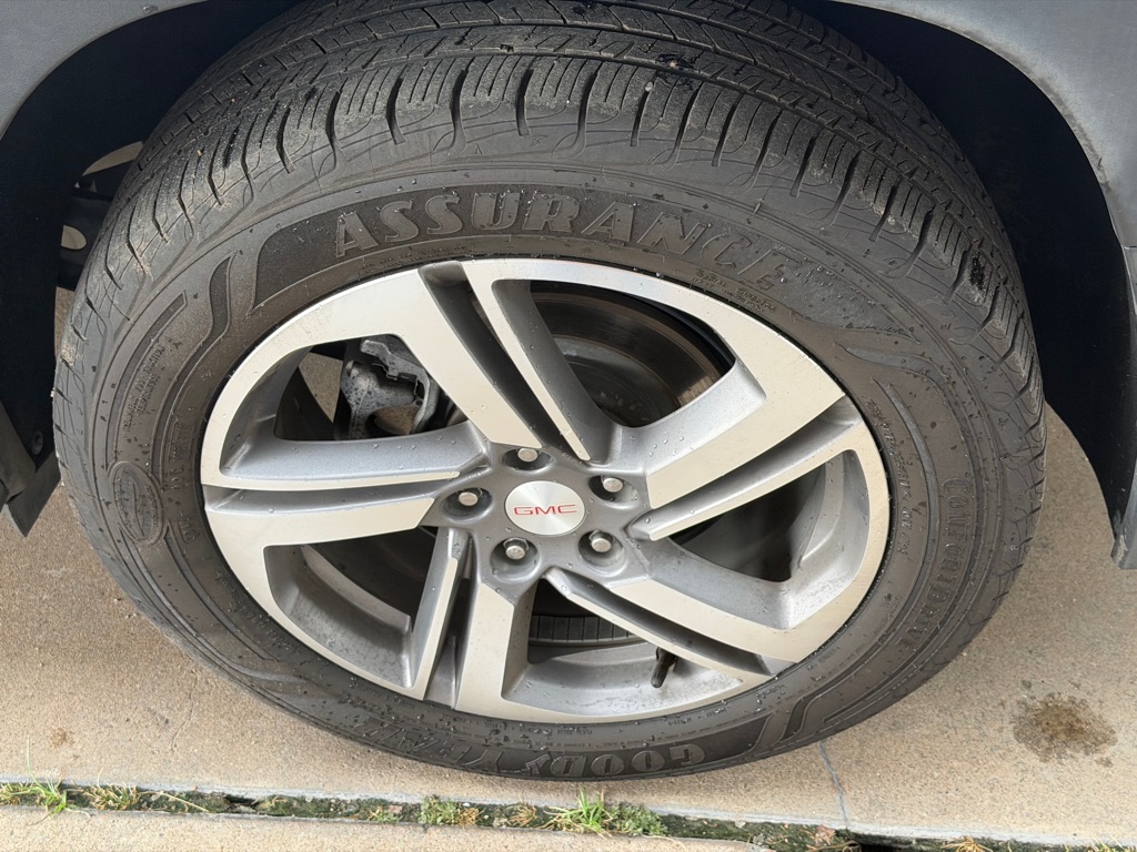 Photo 18 of this GMC TERRAIN