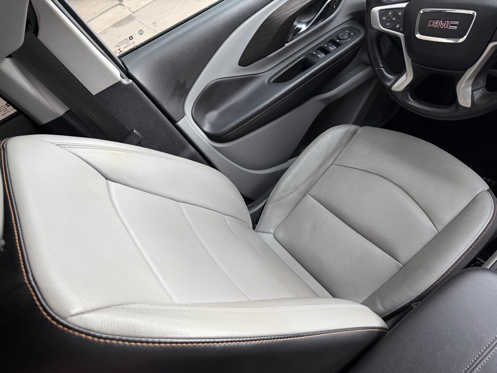 Photo 15 of this GMC TERRAIN