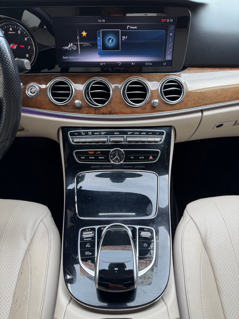 Photo 11 of this MERCEDES-BENZ E-CLASS
