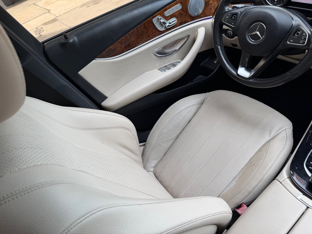 Photo 13 of this MERCEDES-BENZ E-CLASS