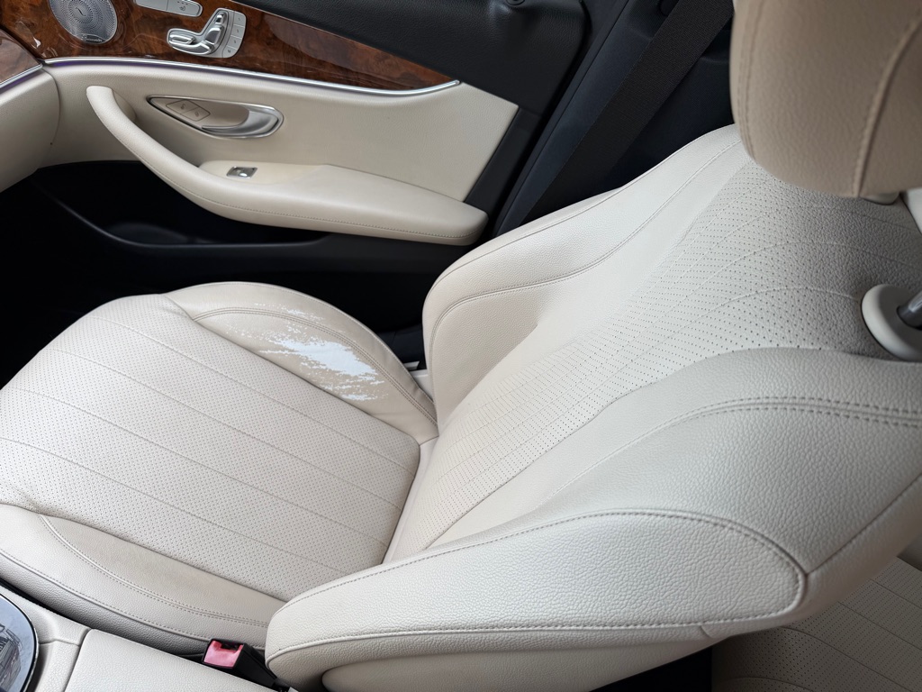 Photo 12 of this MERCEDES-BENZ E-CLASS