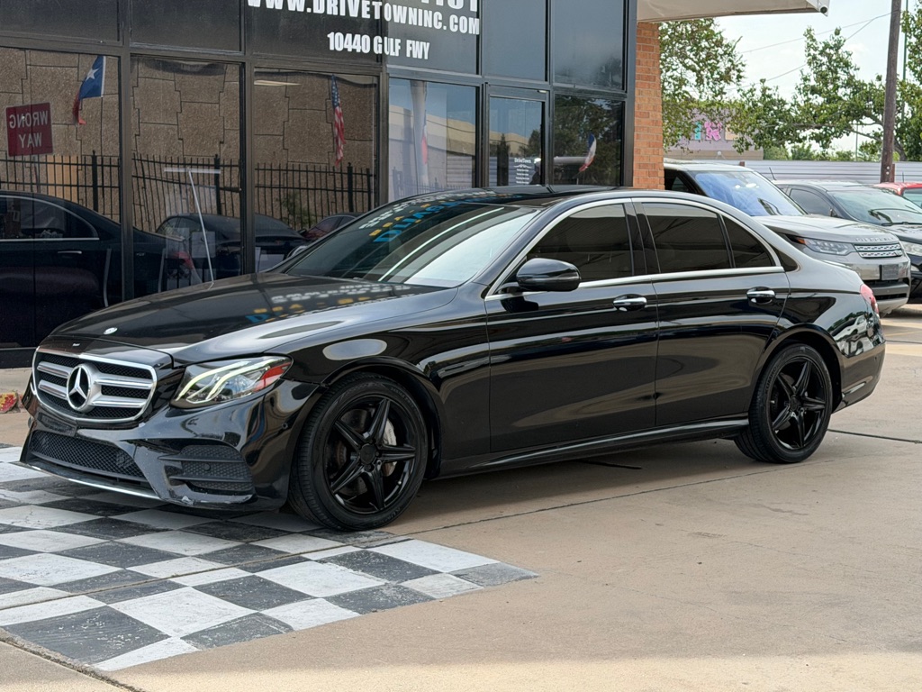 Photo 2 of this MERCEDES-BENZ E-CLASS